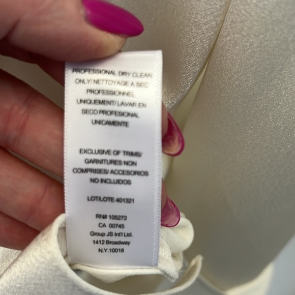 HALSTON Women's Satin Tunic V Neck Top - Picture 11 of 12